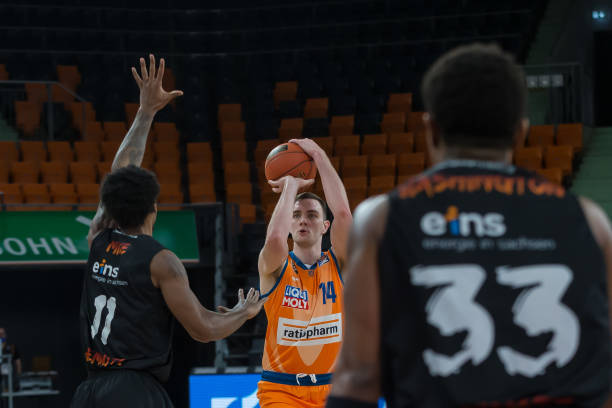 中场压制 中场压制